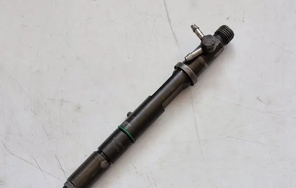 Audi A6 S6 C5 4B Fuel injector 059130201E 043133836