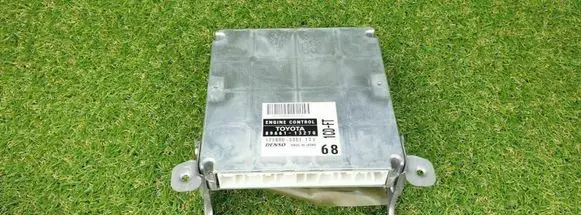 Toyota Avensis T250 Engine control unit/module 8966113270