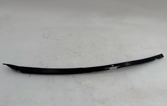 Volkswagen PASSAT B6 Rear door windshield rail 3C9839066A