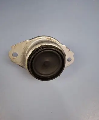 Engine mount bracket