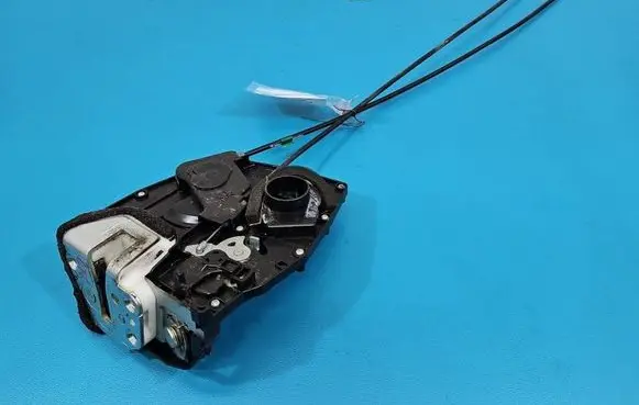 Suzuki Swift I Rear door lock IMPRK1571017