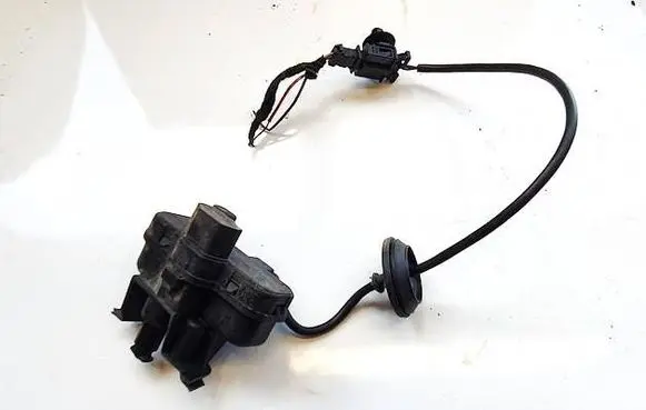 Skoda Superb B6 (3T) Central locking motor 3t0810773 09897