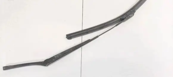Volkswagen Golf V Front wiper blade arm 1Q1955409
