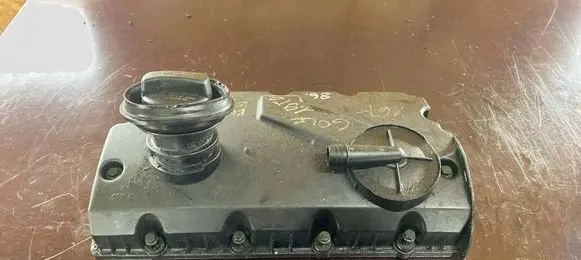 Volkswagen Golf V Rocker cam cover 038103475N