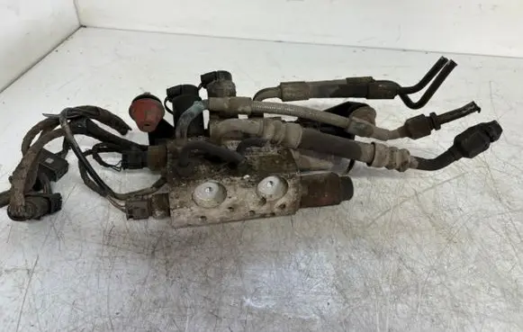 BMW 7 E65 E66 Active stabilizer control/valve assembly 6758704
