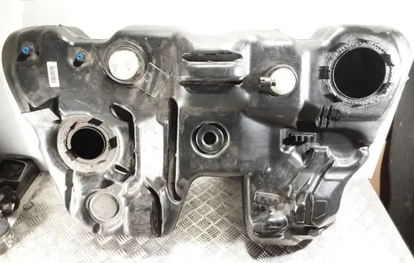 Volvo S60 Fuel tank 31331706 31331714