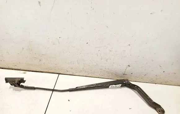 Front wiper blade arm