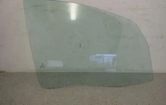Mitsubishi Colt Sliding door window/glass 