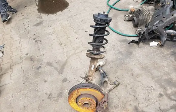 Skoda Octavia Mk2 (1Z) Front wheel hub spindle knuckle