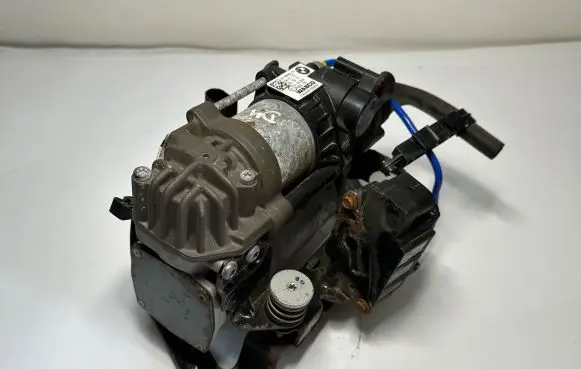 BMW 7 G11 G12 Air suspension compressor/pump 6861882 37206861882