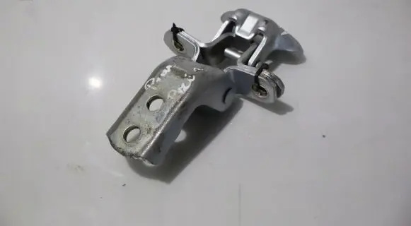 Peugeot 108 Front door hinge set 