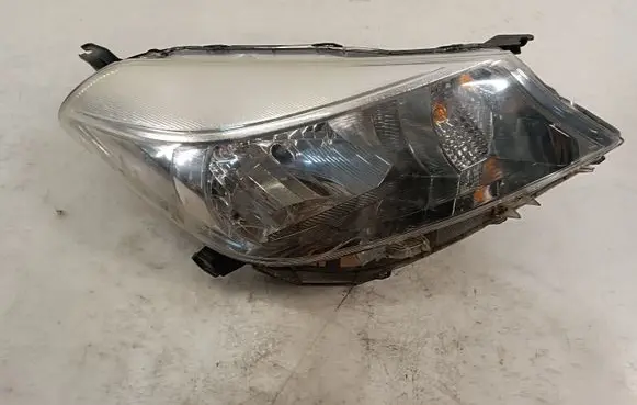 Toyota Yaris Headlight/headlamp NOCODE