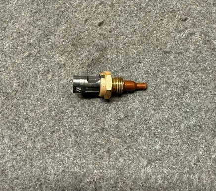 BMW 4 F32 F33 Coolant temperature sensor 7580635