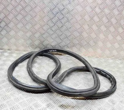 BMW i3 Trunk rubber seal (body) 7296906