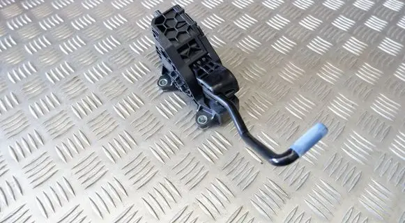 Toyota RAV 4 (XA50) Accelerator throttle pedal 7811042071