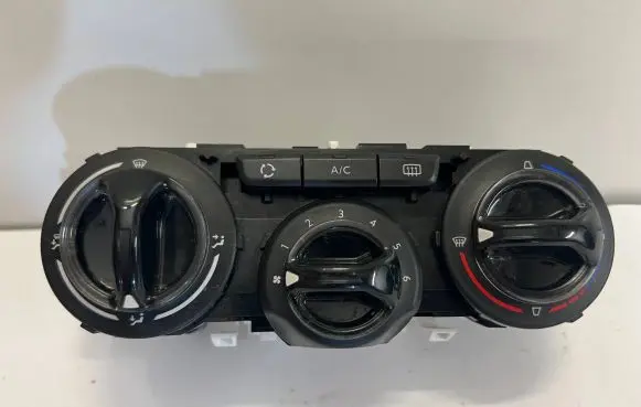 Peugeot 208 Climate control unit 96722483