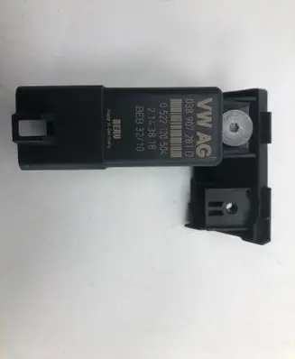 Volkswagen Touran II Glow plug pre-heat relay 038907281D