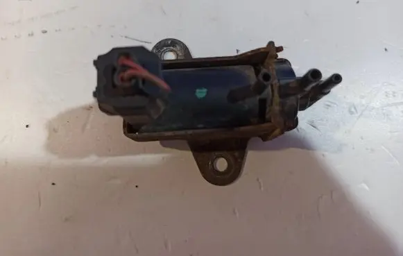 Jaguar X-Type Engine mount vacuum valve 5977078