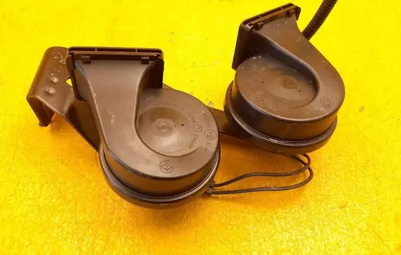 Peugeot 5008 II Horn signal 9845852580