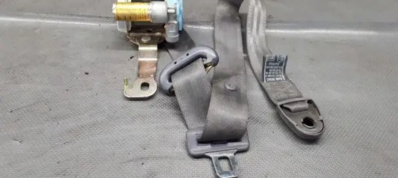 Hyundai Elantra VI Front seatbelt