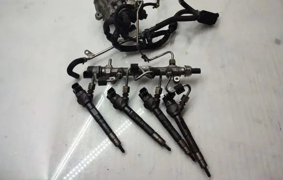Volkswagen Golf VII Fuel injection system set 0445010537 04L130755D 04L130277E