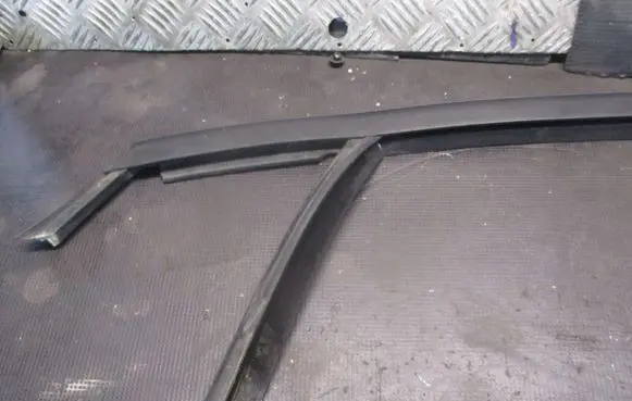 Ford Mondeo MK IV Front door window switch trim 