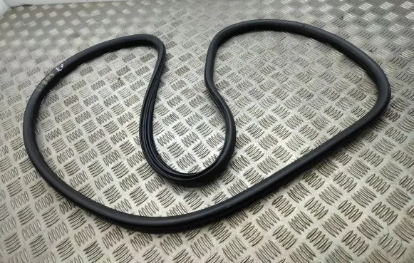 Volvo XC70 Front door rubber seal