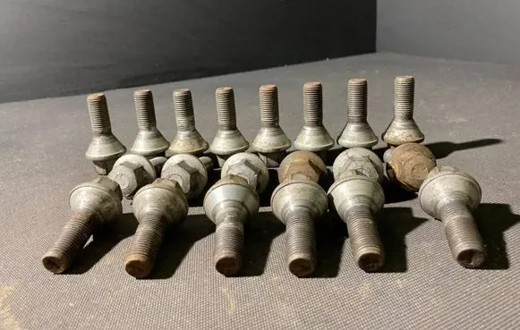 Nuts/bolts