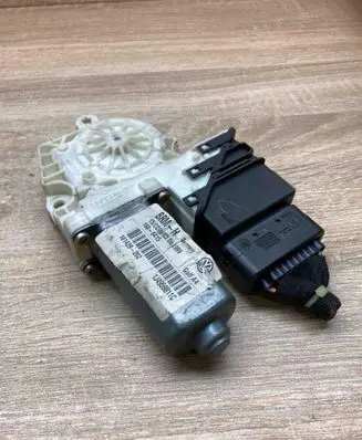 Volkswagen Golf IV Rear door window regulator motor 1J4959811C WITHPLUG