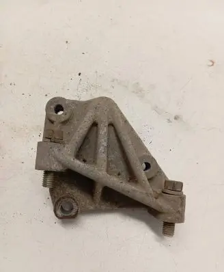 Mitsubishi Endeavor Engine mounting bracket