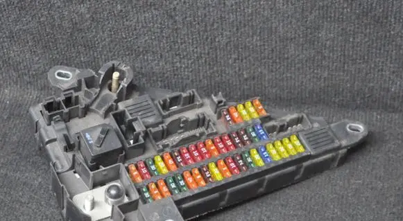 BMW 5 E60 E61 Fuse box set 81388300266318
