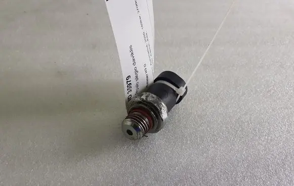 Hummer H3 Oil pressure sensor PS527 12570964