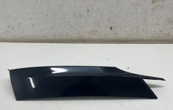 Land Rover Discovery 5 Rear side glass trim HY3229148A
