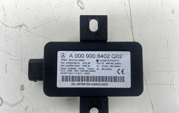 Mercedes-Benz GLA W156 X156 Tire pressure control unit A0009008402
