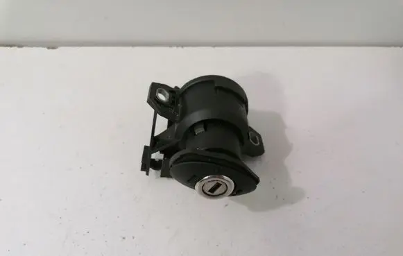 BMW 3 E90 E91 Tailgate/boot open switch button 7167321