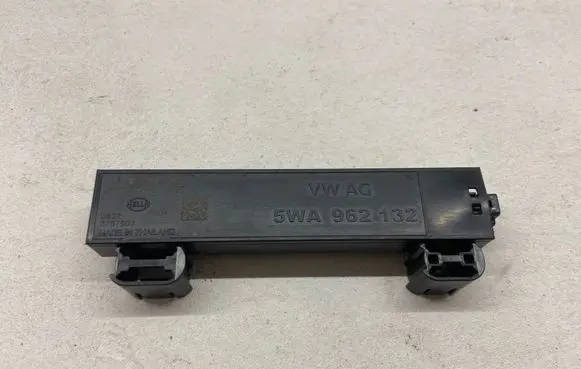 Audi A3 8Y Keyless system antenna 5WA962132