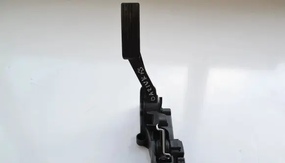 Mercedes-Benz A W169 Accelerator throttle pedal 1963000404 91754020
