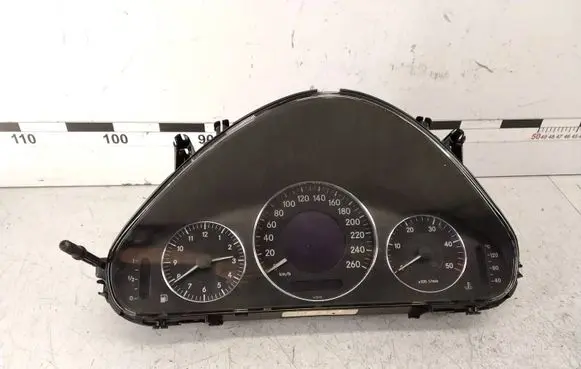 Mercedes-Benz E W211 Speedometer (instrument cluster) 110080283 A2115403447