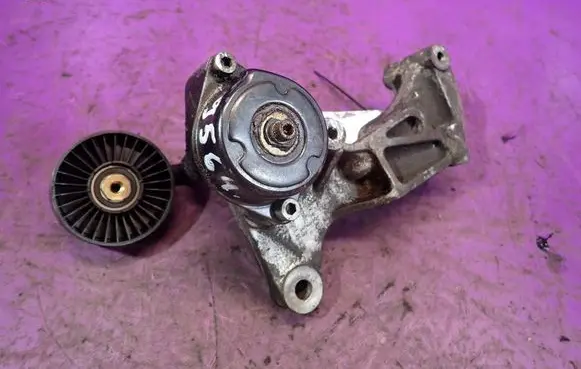 Volkswagen Transporter - Caravelle T4 Generator/alternator bracket 