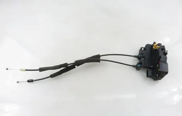 Chevrolet Captiva Front door lock 