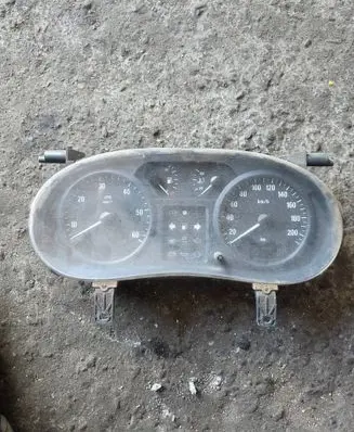 Opel Vivaro Speedometer (instrument cluster) 216715729 NS00074345 P8200252450