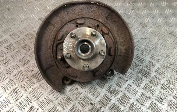 Rear wheel hub
