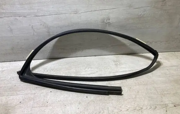 Nissan Micra K14 Rubber seal front door window/glass 803305fa0a