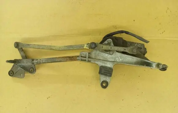 Renault Laguna I Front wiper linkage and motor
