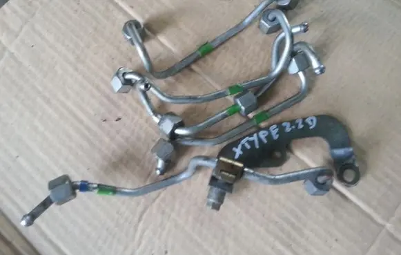 Jaguar X-Type Fuel line pipe 