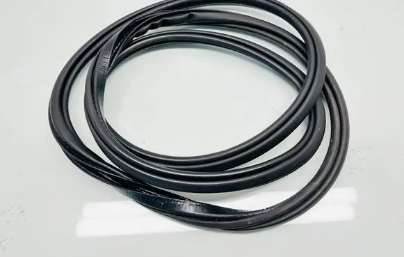 Volvo S90, V90 Front door rubber seal 
