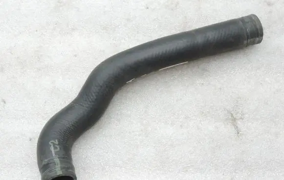 Toyota Yaris Engine coolant pipe/hose 1657147120