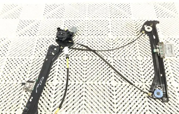 Audi TT TTS RS Mk3 8S Front door window regulator with motor 8S0837462
