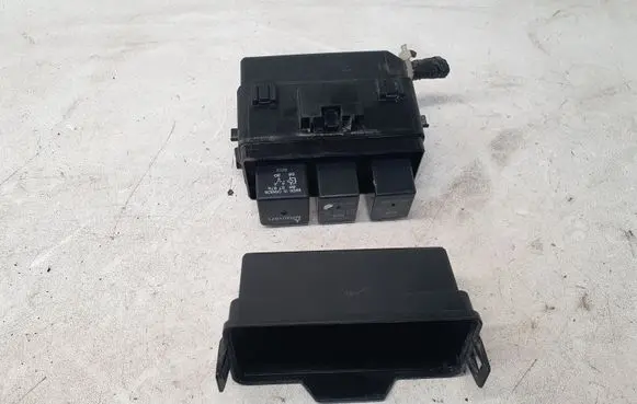 Mitsubishi Outlander Relay mounting block PR07101000 8565A089