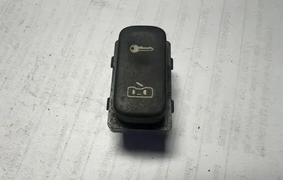 Skoda Octavia Mk2 (1Z) Central locking switch button 